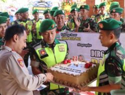 TNI Berikan Kue Ulang Tahun ke Polresta Pati, Perkuat Soliditas Jelang Pemilu 2024