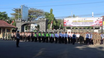 Pamasangan Pita dari Wakapolres Rembang Tandai Dimulainya Ops Patuh Candi 2023