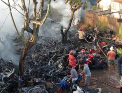 Tempat Barang Bukti Kendaraan di Pos Lantas Grogol Sukoharjo Dilahap Api