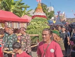 Ungkapan Syukur, Warga Kabupaten Sukoharjo Gelar Kirab Gunungan Pakujoyo