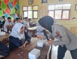 Ajak Pelajar Bijak Dalam Bermedsos, Polwan Demak Goes To School