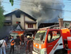 BREAKING NEWS: Pabrik Kain di Manang Sukoharjo Ludes Terbakar