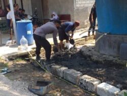 Sambang DDS, Bhabinkamtibmas Desa Sidomukti Bantu Warga Perbaiki Tandon Air