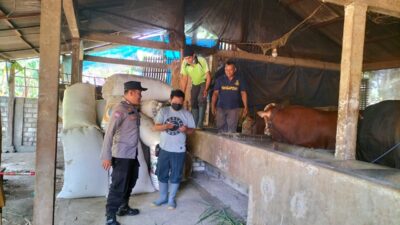 Bhabinkamtibmas Desa Tanggel Polsek Winong di Garda Terdepan Vaksinasi Hewan Ternak