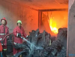 Pabrik dan Gudang Kain di Manang Sukoharjo Ludes Terbakar