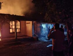 Diduga Korsleting Listrik, Sebuah Rumah Kosong di Desa Keboromo Tayu Terbakar