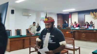 Eks Bupati Ricky Pagawak Ngaku Transfer Uang ke Kapolda Papua Irjen Mathius