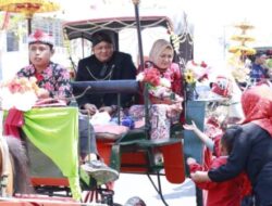Kapolres Rembang Beserta Ibu Hadir Dalam Kirab Budaya HUT RI 78 di Kabupaten Rembang