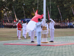 Peringatan HUT RI ke 78, Kapolres Sukoharjo Pimpin Upacara Penurunan Bendera