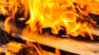 Kebakaran Dahsyat Hanguskan Pabrik Kayu di Rembang, Kerugian Tembus Rp 5 Miliar