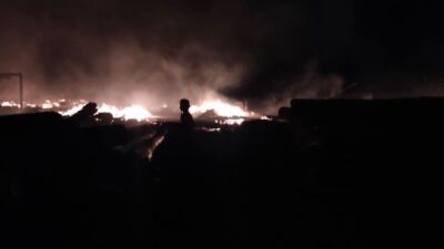 Kebakaran Hebat Hanguskan Gudang Kayu Milik Mantan Bupati Rembang Salim