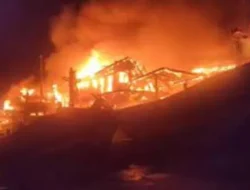 Kebakaran Hebat di Pelabuhan Jongor, Tegal, Beberapa Kapal Terbakar, Begini Kronologinya!