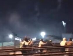 Mencekam! Viral Video Tawuran Bersenjata Tajam di Semarang