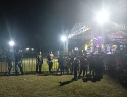Bhabinkamtibmas dan Babinsa Desa Tambakromo Bersatu Amankan Hiburan Dangdut OT Kiki Musik dalam Perayaan HUT RI ke-78