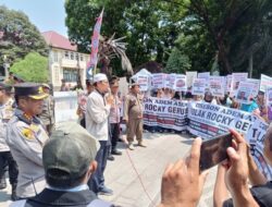 Ontrog Pemkab Cirebon, Ratusan Massa Gemawi Tuntut Rocky Gerung Dipenjara