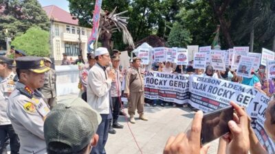Ontrog Pemkab Cirebon, Ratusan Massa Gemawi Tuntut Rocky Gerung Dipenjara