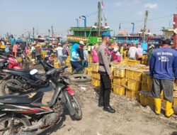 Pantau Kegiatan Masyarakat Nelayan, Sat Polairud Polres Rembang Pastikan Kondusif