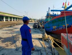 Sat Polairud Polres Rembang Patroli Di Pelabuhan Tasikagung: Beri Himbauan Nelayan