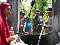 Warga Terima Penyaluran Air Bersih Bantuan TNI-Polri dan BPBD Sukoharjo