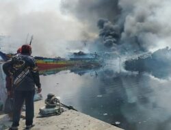 Tim Labfor Polda Jateng Diterjunkan Mencari Tahu Pemicu Kebakaran 52 Kapal di Pelabuhan Jongor Tegal