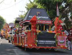 Polres Sukoharjo Meriahkan Karnaval Pembangunan HUT RI ke-78: Kerahkan Ranmor Hias