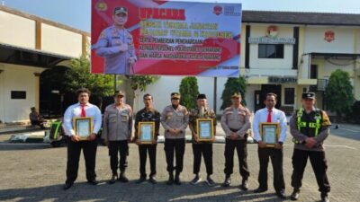 Polrestabes Semarang Beri Penghargaan 67 Orang Amggota dan Warga Sipil