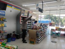 Polsek Kragan Gelar Patroli, Cek Keaktifan CCTV Minimarket Di Wilayahnya