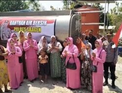 Polsek Sukodono Salurkan Air Bersih Dari Kapolres Sragen Untuk 2 Pedukuhan