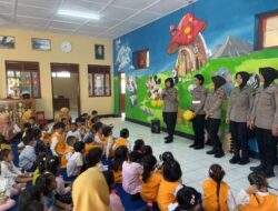 Polwan Polres Rembang Police Go To School di TK Kemala Bhayangkari 48 Rembang