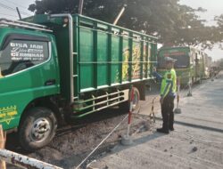 Regu Shift 2 Satlantas Polresta Pati Diterjunkan Cegah Kemacetan di Jalan Pantura Juwana-Batangan