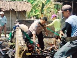 Respons Cepat, Polsek Tambakromo dan Warga Bantu Padamkan Kebakaran di Karangmulyo