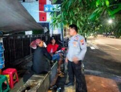 Polsek Semarang Tengah Sosialisasikan Aplikasi LIBAS Sambil Patroli Malam