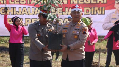 Dalam Rangka Mengusung Tema Polri Lestarikan Negeri Kombes Pol Andhika Bayu Adhittama Penanaman 1000 Pohon Di Desa Regaloh Pati