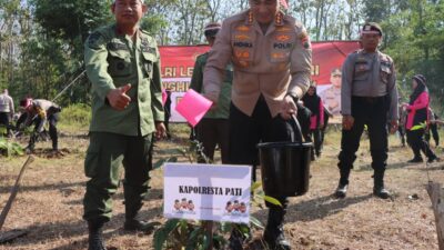 Kapolresta Pati Dalam Rangka Peringatan HUT ke- 78 Republik Indonesia Pimpin Langsung Penanaman 1000 Pohon di Desa Regaloh Pati