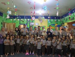 Senyum Sumringah Anak-Anak TK TK Dusun Krambil Bentukan Anggota Propam