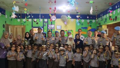 Senyum Sumringah Anak-Anak TK TK Dusun Krambil Bentukan Anggota Propam