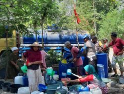 Polsek Pancur Kembali Datangi Desa Kekeringan Gelar Bantuan Air Bersih