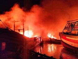 Update Kebakaran di Pelabuhan Jongor Kota Tegal, 45 Kapal Nelayan Hangus