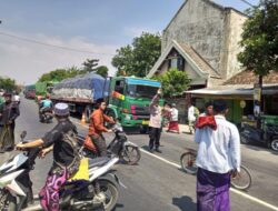 Usai Pelaksanaan Ibadah Sholat Jum’at, Personil Polsek Sarang Atur Lalu Lintas