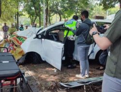Mobil Tabrak Pelajar dan Pemotor hingga Hantam Pohon di TIK Semarang