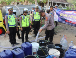 Warga Kecamatan Weru Terima Baksos 3 Tangki Air Bersih dari Polres Sukoharjo