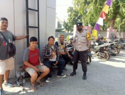 Bhabinkamtibmas Barusari Semarang Sambangi dan Beri Pengarahan Keamanan Juru Parkir
