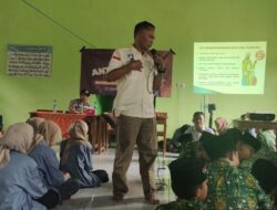 Bersama Mahasiswa KKN, Satresnarkoba Polres Blora Gelar Penyuluhan Bahaya Narkoba Di MTS Hasanuddin Banjarejo