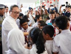 Kunjungan Mendag Disambut Anak SD di Semarang