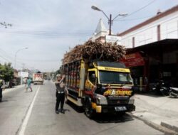 Tagur Kendaraan ODOL, Kanit Turjagwali Satlantas Polres Rembang Hindari Kecelakaan