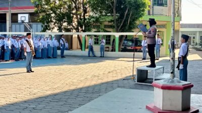 Iptu Darwati Sambangi SMK Bani Muslim sebagai Pembina Upacara