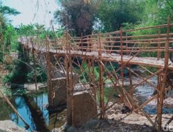 Jembatan Hanyut Kena Banjir, Warga Bener Klaten Bikin Kretek Sesek