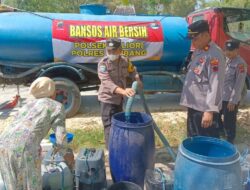 Polsek Kaliori Salurkan Bantuan Air Bersih Untuk Daerah Kekeringan di Jum’at Berkah