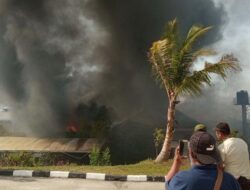 Kabakaran Pabrik Petropack di Jatibarang Semarang, Helikopter Bantu Pemadaman