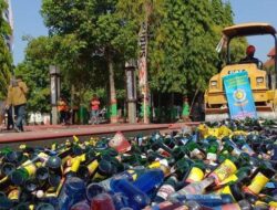 Kawasan Alun-alun Simpang Tujuh Kudus Banjir Miras, 11.280 Minol Hasil Razia Dimusnahkan